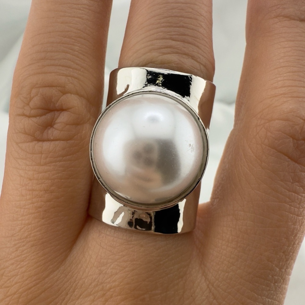 Zara Elegant Silver Pearl Ring